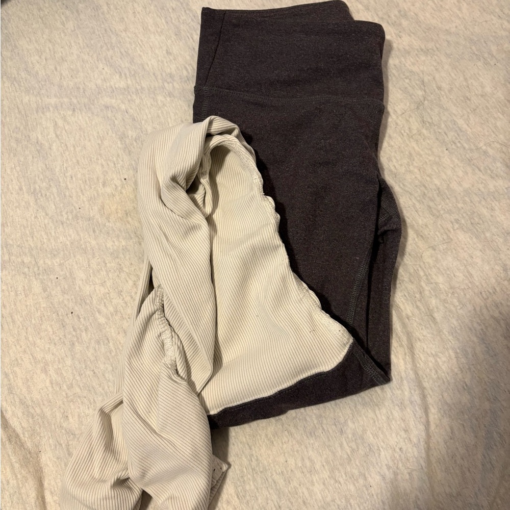ALO Yoga Gray and White Goddess Leggings - Picture 3 of 5